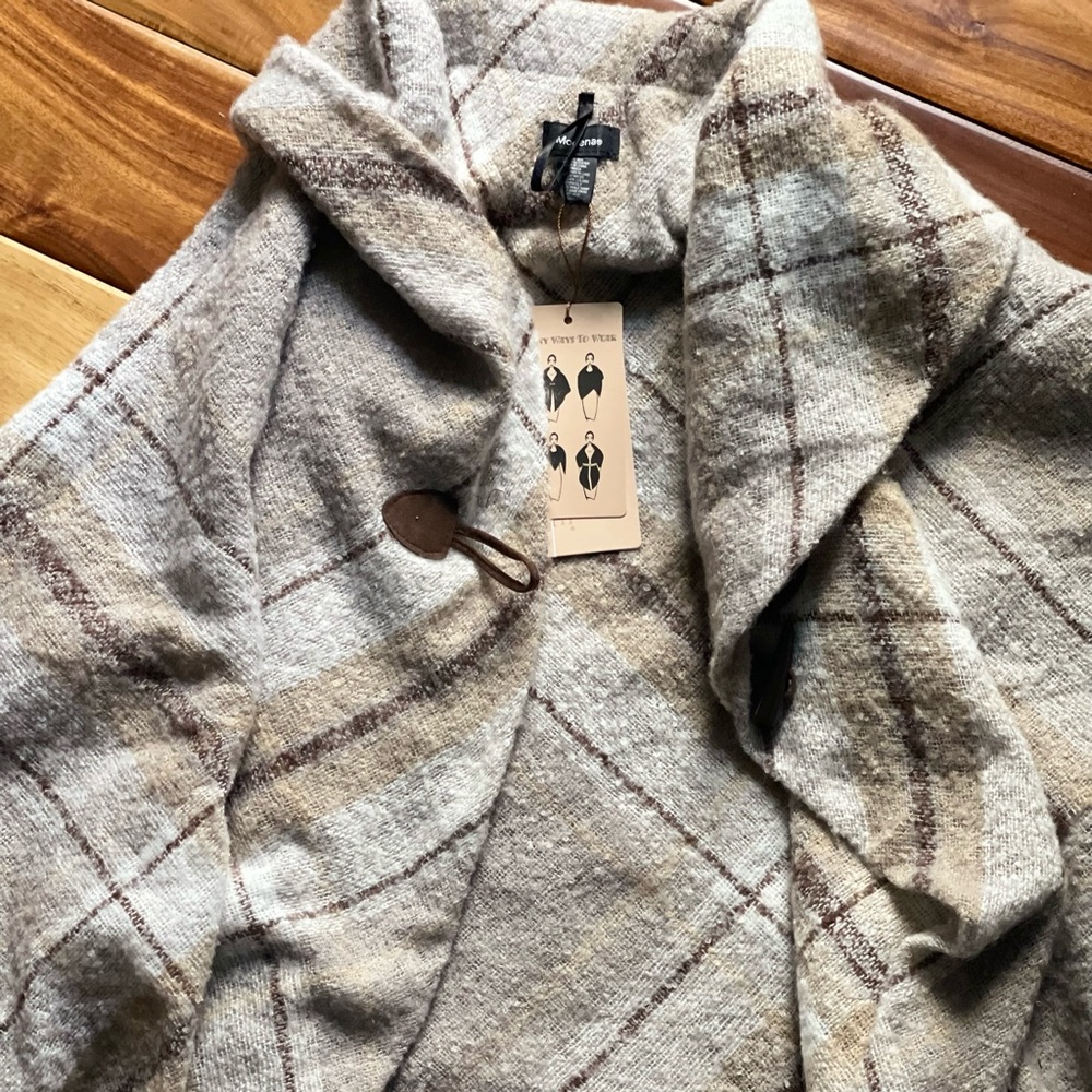 Tunic/wrap with button top